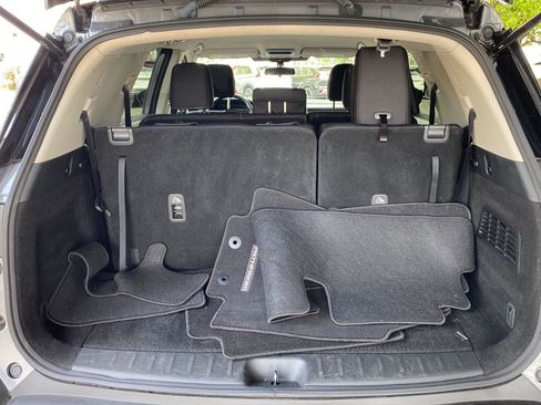 Used 2023 Nissan Pathfinder SV w/ Black Appearance Package image 9