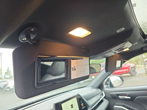 New 2025 Toyota Highlander XSE image 14