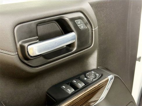 Used 2022 Chevrolet Silverado 1500 LT Trail Boss w/ Convenience Package II image 16