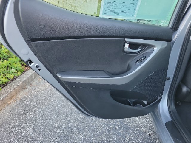 Used 2015 Hyundai Elantra Limited w/ Option Group 05 FWD image 11