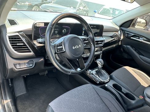 Used 2025 Kia Seltos S FWD image 21