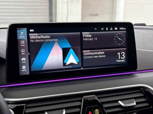 Used 2023 BMW 530e xDrive w/ Premium Package image 12