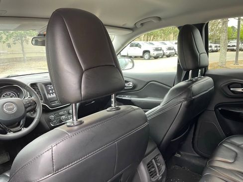 Used 2020 Jeep Cherokee Latitude Plus image 27