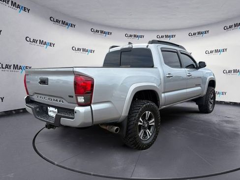 Used 2019 Toyota Tacoma TRD Sport AWD/4WD image 5
