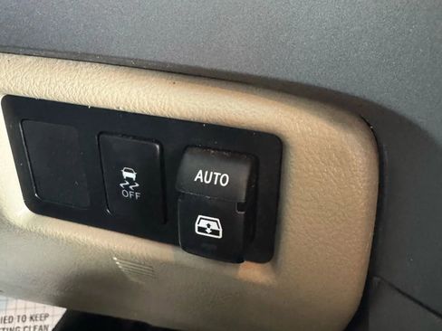 Used 2012 Toyota Sequoia Platinum image 22