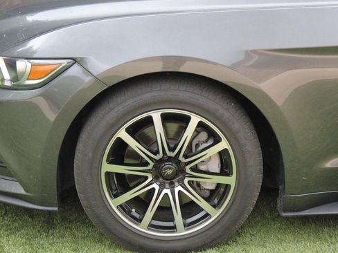 Used 2017 Ford Mustang Coupe RWD image 40