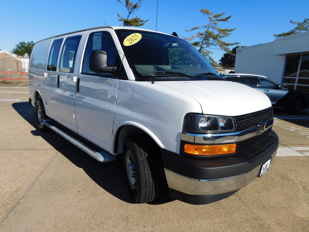 Used 2025 Chevrolet Express 2500 w/ Driver Convenience Package RWD image 2