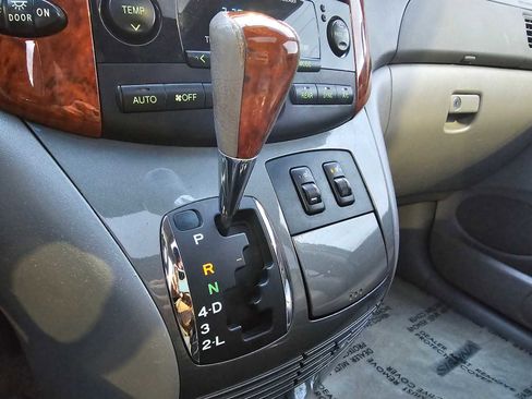 Used 2009 Toyota Sienna XLE Limited image 25