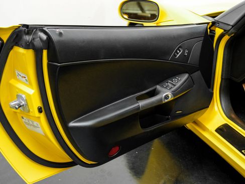 Used 2006 Chevrolet Corvette Coupe w/ Preferred Equipment Group image 35