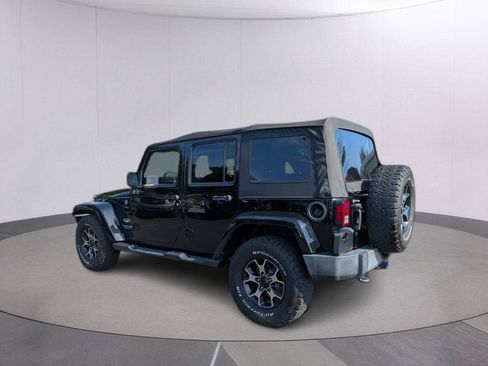 Used 2015 Jeep Wrangler Unlimited Sahara w/ Connectivity Group AWD/4WD image 3