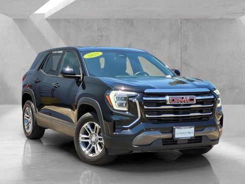 Used 2025 GMC Terrain Elevation AWD/4WD image 2