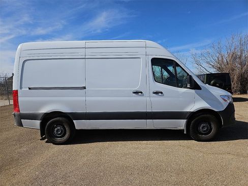 Used 2025 Mercedes-Benz Sprinter 2500 image 9