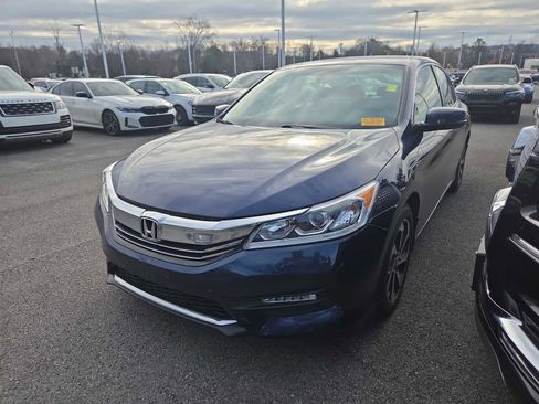 Used 2017 Honda Accord EX image 11