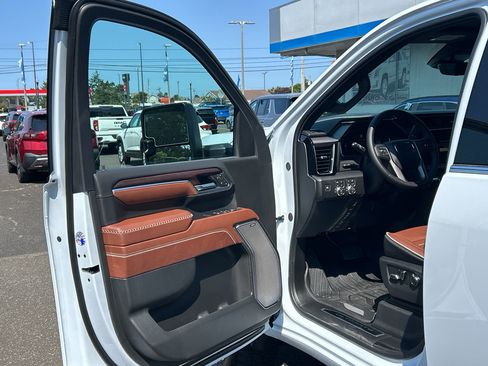 New 2026 GMC Sierra 2500 Denali Ultimate w/ LPO, Black Badging Package AWD/4WD image 13
