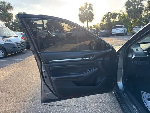 Used 2020 Nissan Altima 2.0 Platinum image 12