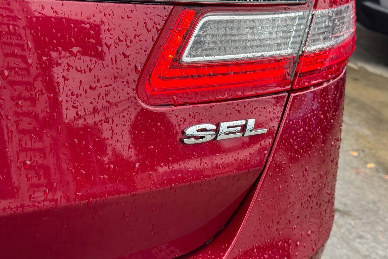Used 2016 Ford Taurus SEL FWD image 14