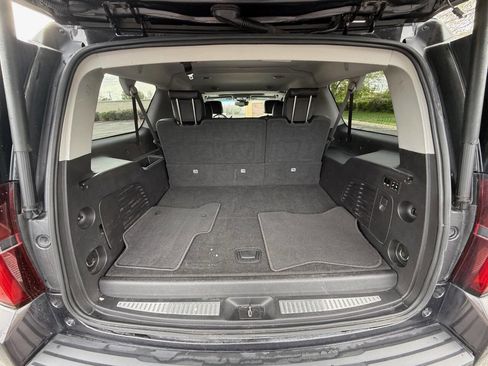Used 2019 Chevrolet Suburban LT w/ Luxury Package image 18