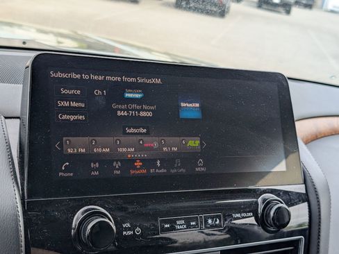 Used 2023 Nissan Armada SL image 8