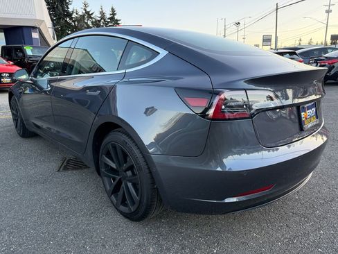 Used 2019 Tesla Model 3 Standard Range Plus image 5