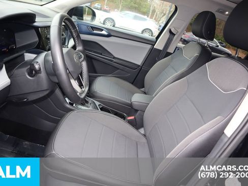 Used 2024 Volkswagen Taos SE image 17