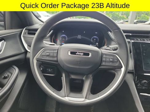 Certified 2023 Jeep Grand Cherokee L Laredo AWD/4WD image 9