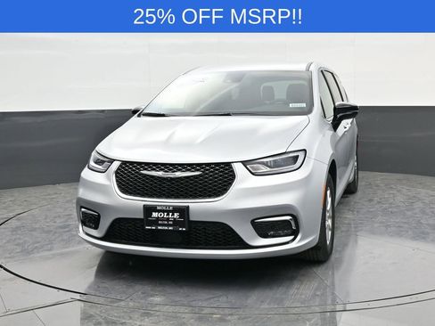 New 2026 Chrysler Pacifica Select image 2