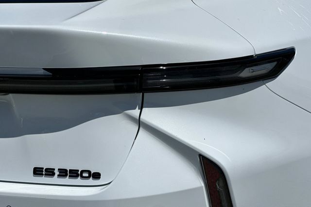 New 2026 Lexus ES 350e w/ Convenience Package FWD image 7
