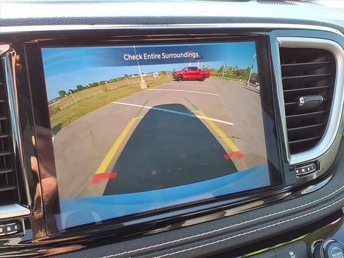 Used 2022 Chrysler Pacifica Touring-L image 21