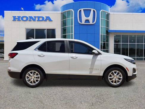 Used 2023 Chevrolet Equinox LT FWD image 2