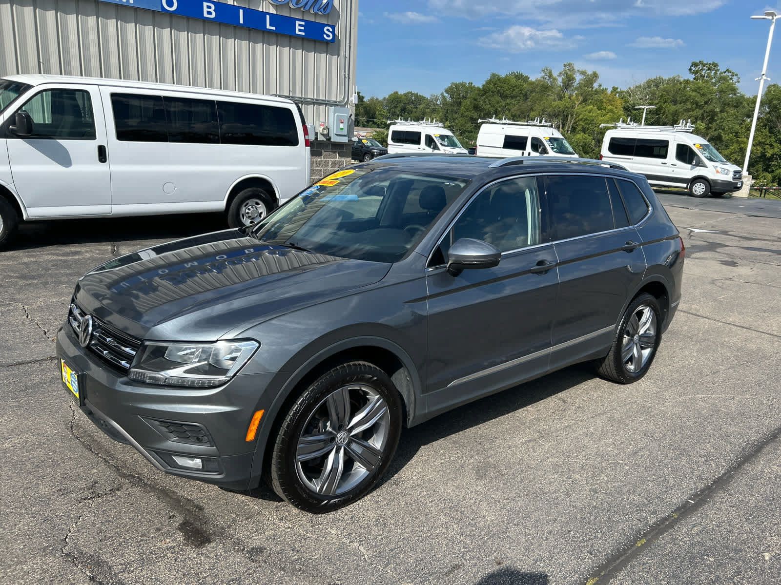 Used 2020 Volkswagen Tiguan SEL AWD/4WD image 8