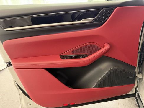 New 2026 Porsche Macan 4 Electric AWD/4WD image 15