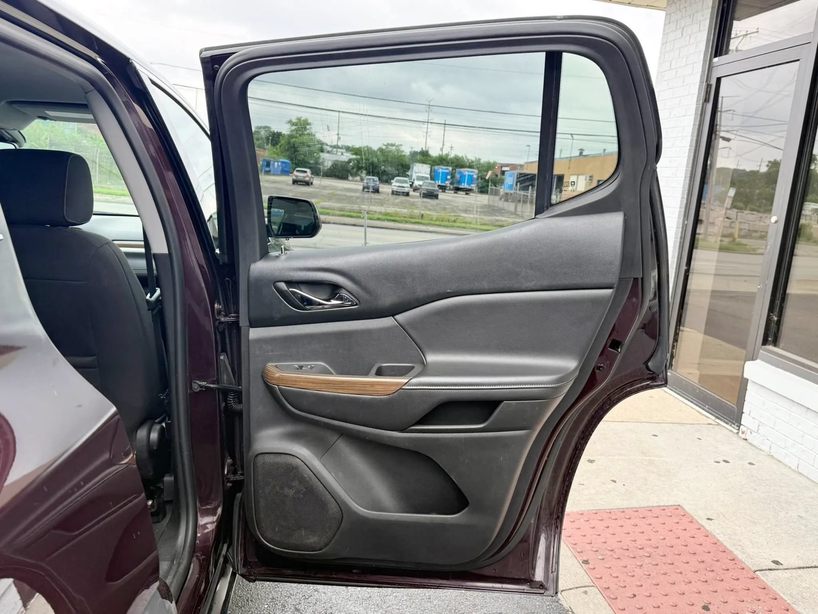 Used 2018 GMC Acadia SLE w/ LPO, Protection Package FWD image 24