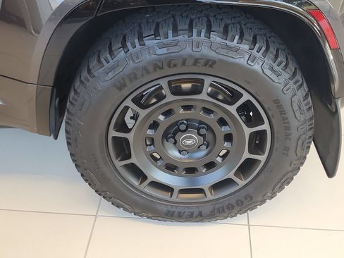 Certified 2025 Land Rover Defender 110 AWD/4WD image 6