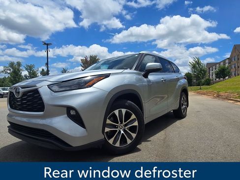 Used 2024 Toyota Highlander XLE AWD/4WD image 6
