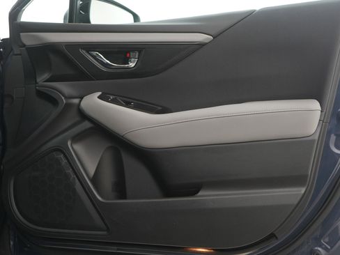 Used 2025 Subaru Outback Premium image 9