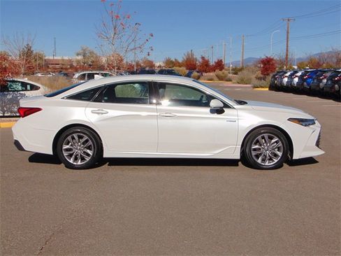 Used 2021 Toyota Avalon XLE image 3