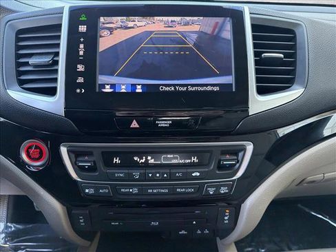 Used 2016 Honda Pilot Touring image 20