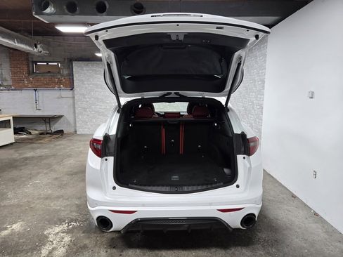 Used 2022 Alfa Romeo Stelvio Veloce image 45