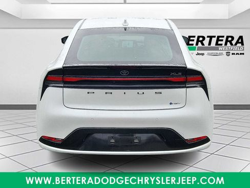 Used 2023 Toyota Prius XLE image 5