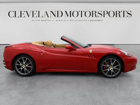 Used 2010 Ferrari California RWD image 3