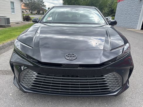 Used 2025 Toyota Camry XLE w/ Premium Plus Package FWD image 9