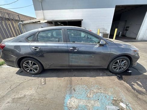 Used 2023 Kia Forte LXS w/ LXS Technology Package FWD image 5