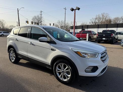 Used 2017 Ford Escape SE image 7
