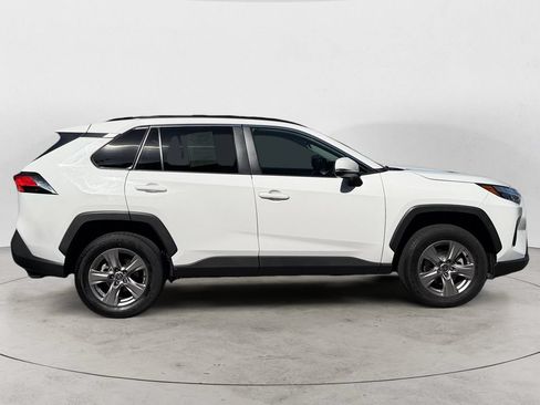 Used 2022 Toyota RAV4 XLE AWD/4WD image 6