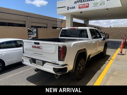 Used 2026 GMC Sierra 2500 AT4 AWD/4WD image 4