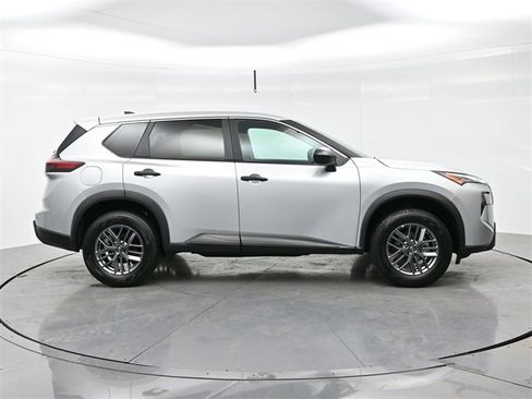 Used 2024 Nissan Rogue S image 8