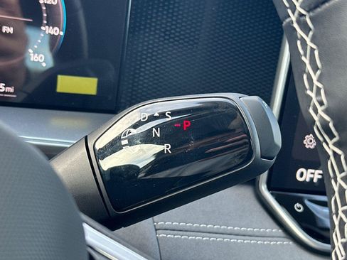 New 2026 Volkswagen Tiguan SE image 20