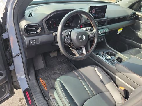 Used 2025 Honda Pilot TrailSport image 24