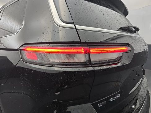 Used 2022 Jeep Grand Cherokee L Limited image 18