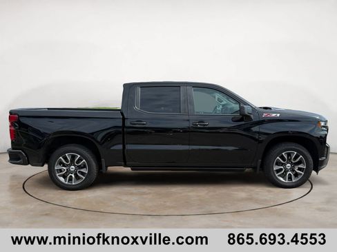 Used 2021 Chevrolet Silverado 1500 RST w/ Z71 Off-Road Package AWD/4WD image 2
